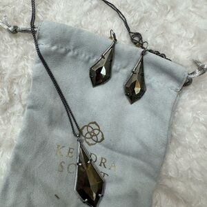 Kendra Scott set in pyrite